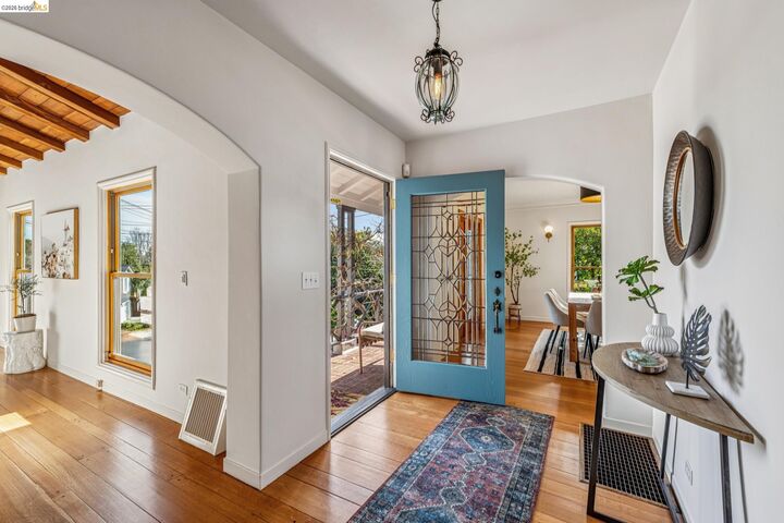 Property Photo:  11 Parkside Dr  CA 94611 