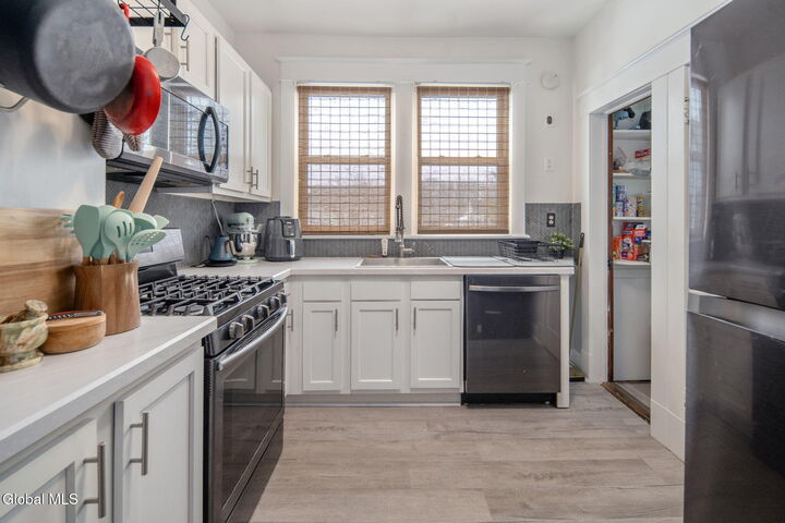 Property Photo:  9 Mereline Avenue  NY 12209 