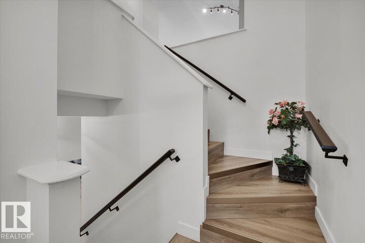 Property Photo: 7608 15 Avenue SW AB T6X 1M1