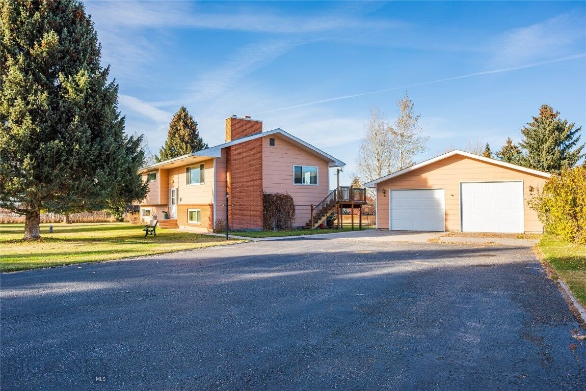 Property Photo:  815 Alpine Way  MT 59715 