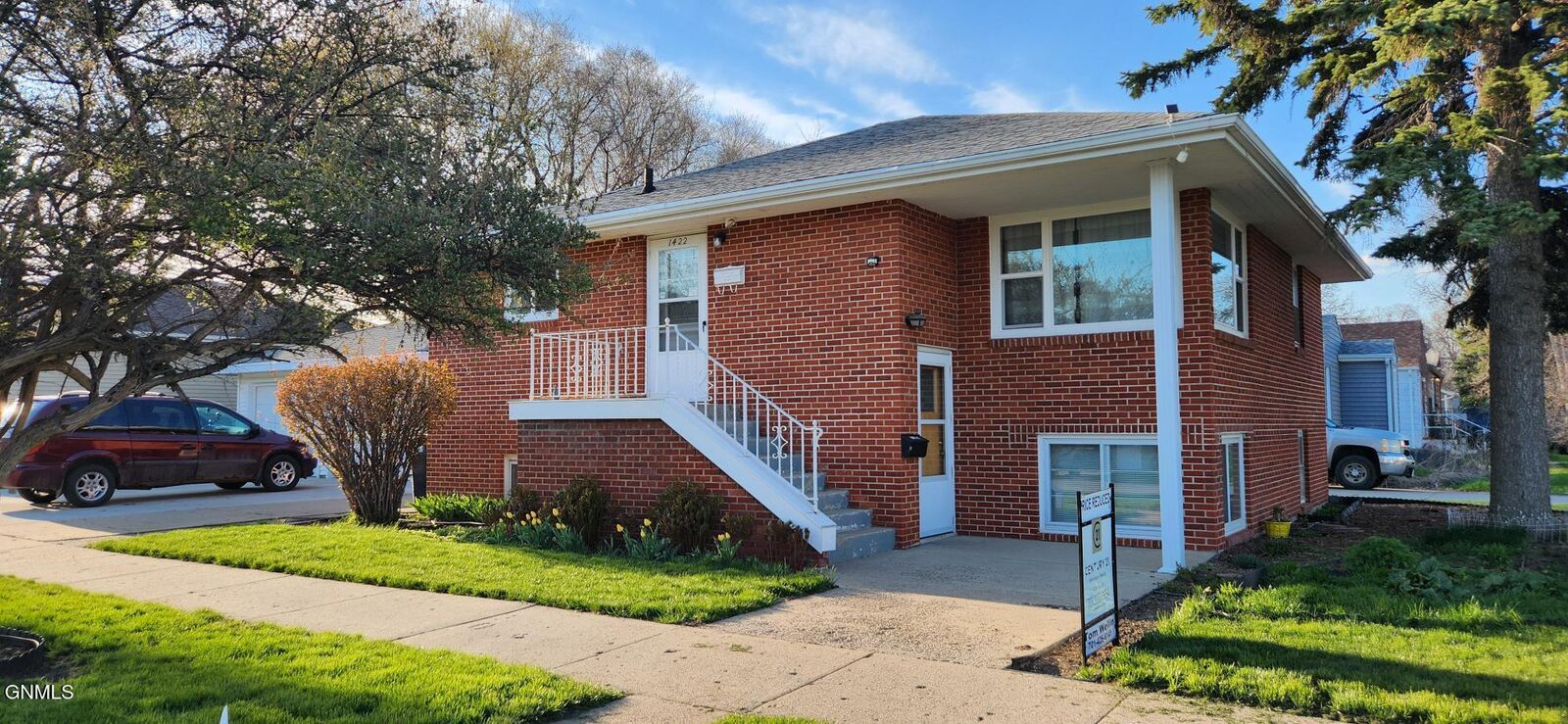 Property Photo:  1422 E Ave E  ND 58501 