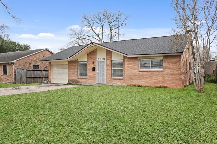 Property Photo: 5610 Arthington Street TX 77053