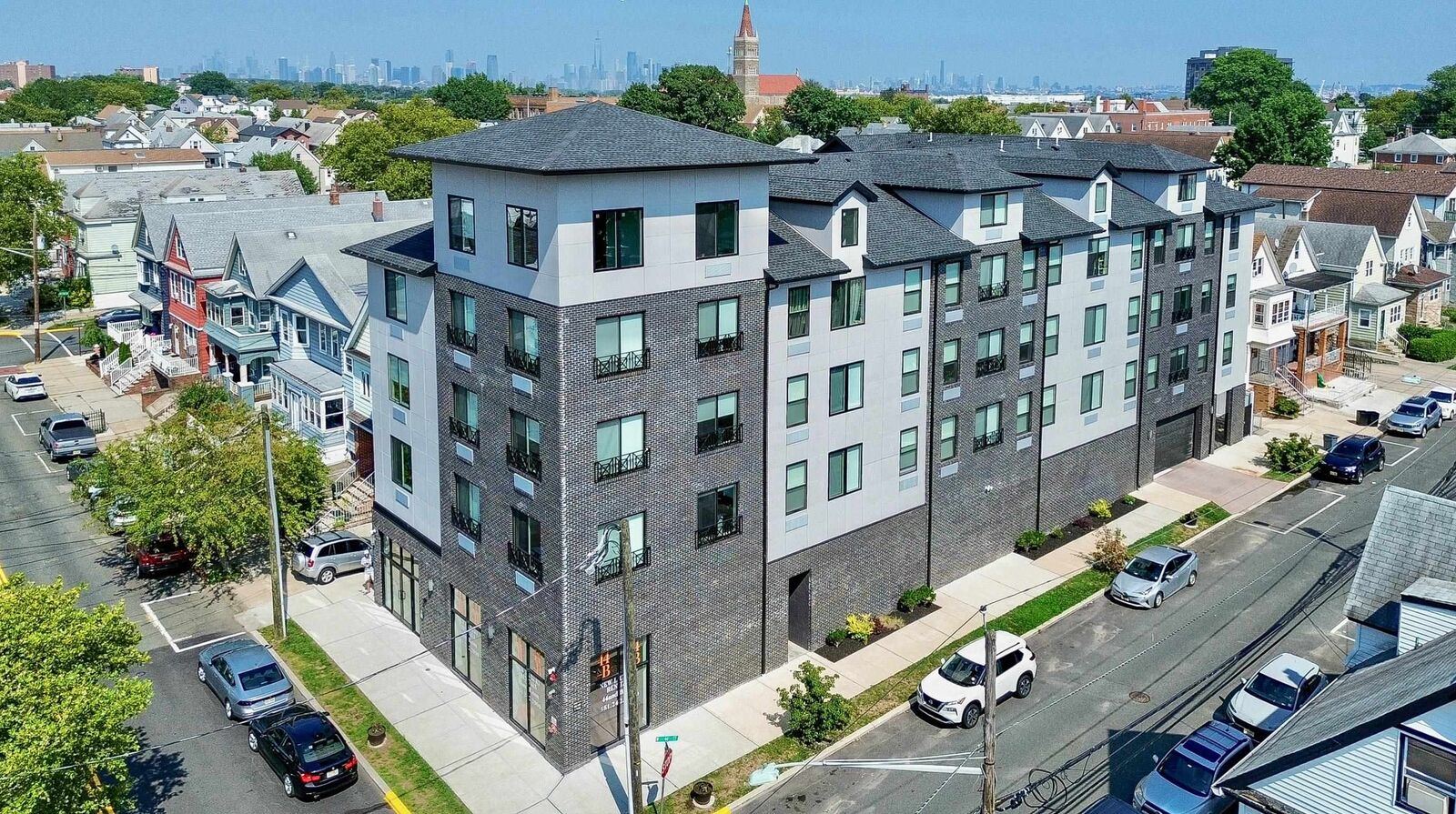 Property Photo:  140 Avenue B 401  NJ 07002 