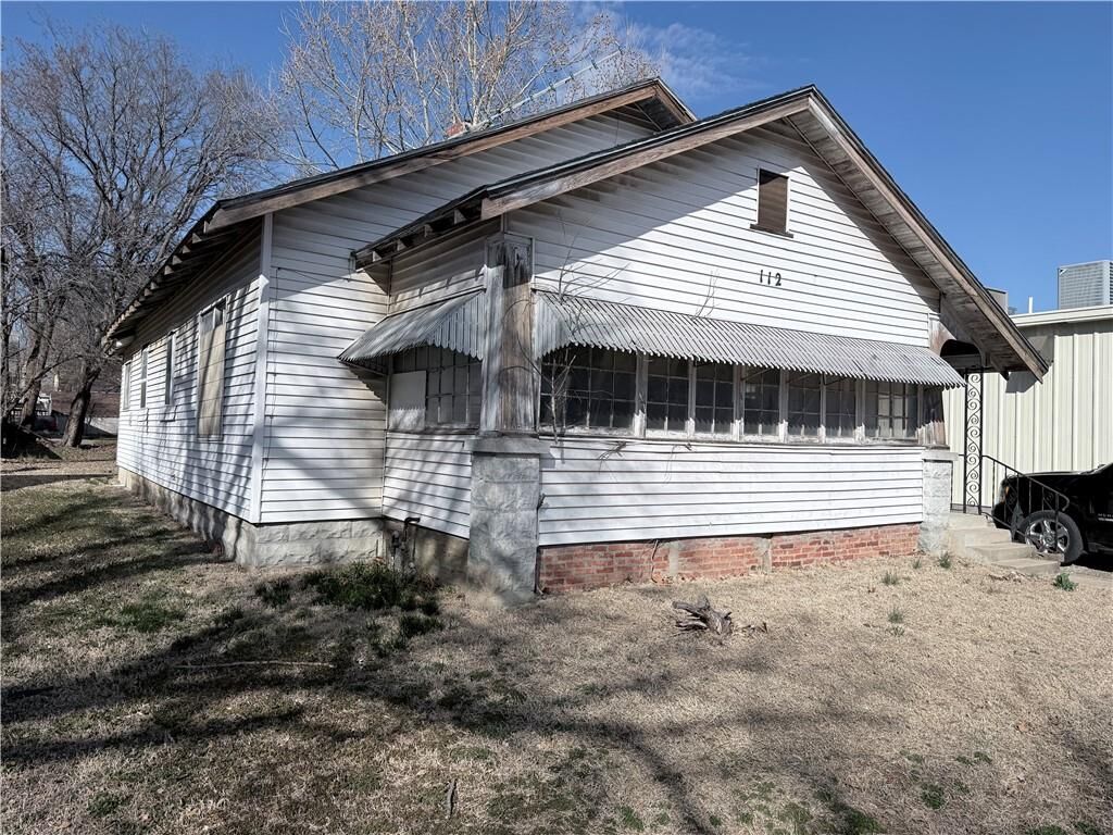 Property Photo:  112 W Oak Street  KS 67301 