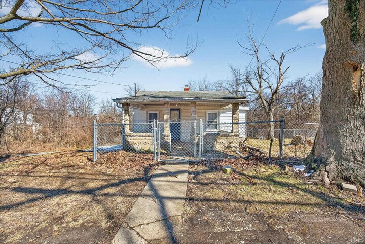 Property Photo: 1530 W Arlington Road IN 47404