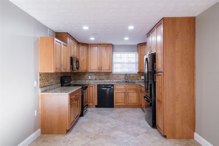 Property Photo:  4388 Lake Underhill Road 21C2  FL 32803 