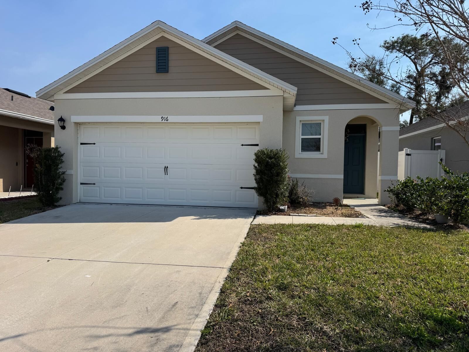 Property Photo:  916 E August Sky Drive E  FL 32738 