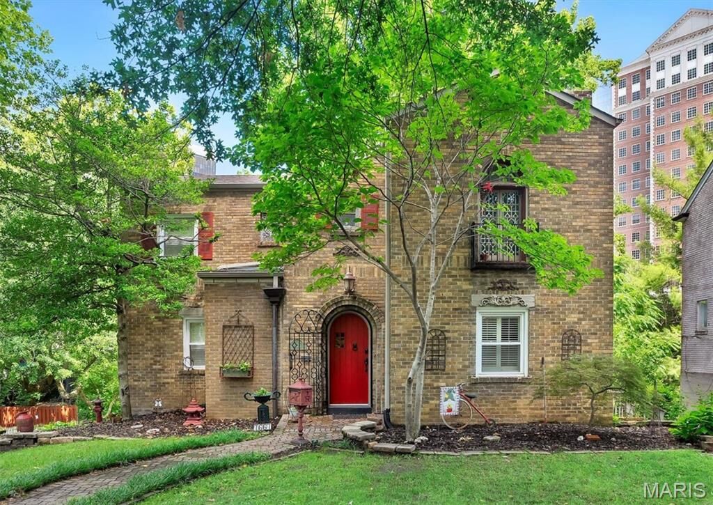 Property Photo:  7667 Carswold Drive  MO 63105 