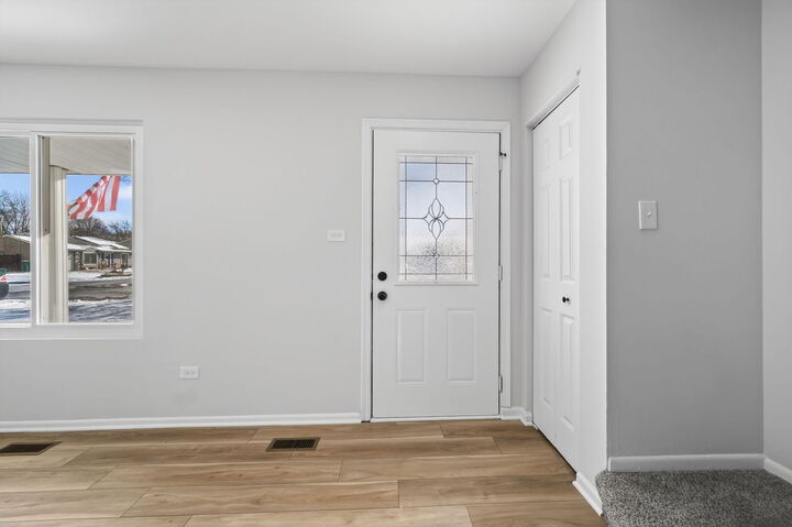 Property Photo: 811 Copley Lane IL 60431