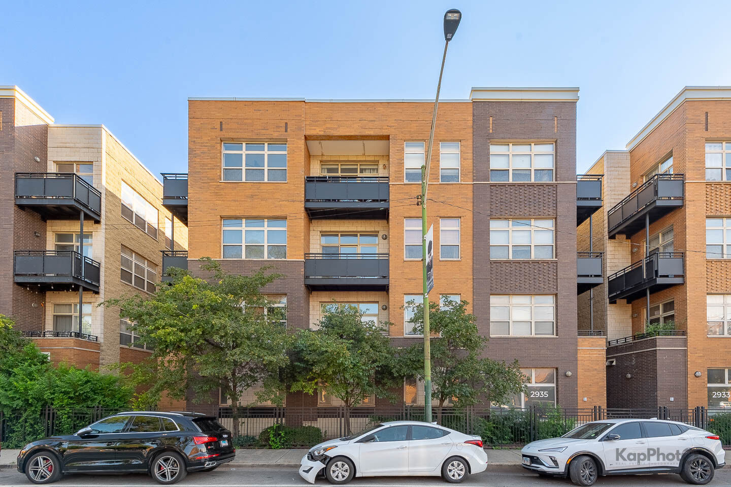 Property Photo:  2935 N Clybourn Avenue 301  IL 60618 