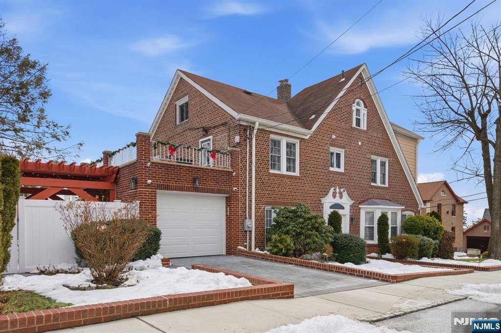 Property Photo:  444 Oncrest Terrace  NJ 07010 