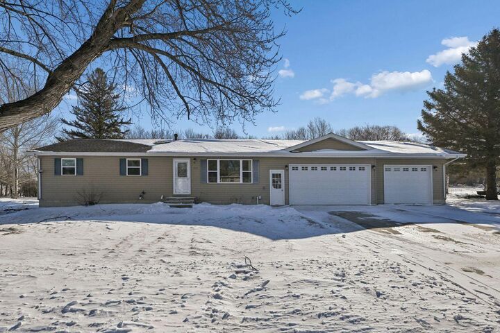 Property Photo: 405 Sunrise Drive MN 56277