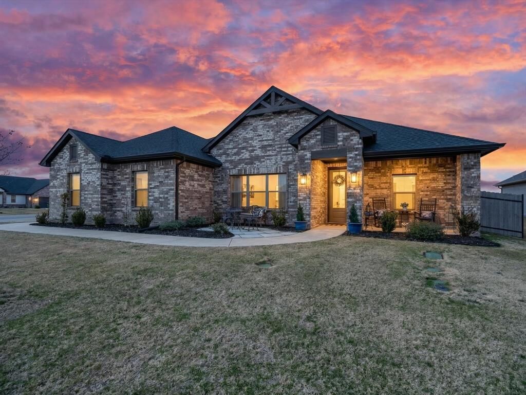 Property Photo: 10205 Finch Road TX 76266