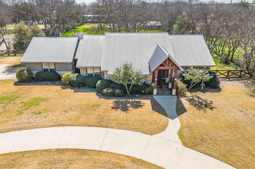 Property Photo:  1040 Sherman Drive  TX 75104 