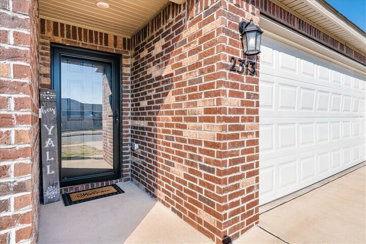 Property Photo:  2313 S Silver Street  AR 72761 