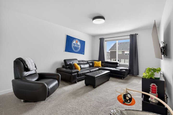 Property Photo: 553 Baywater Manor SW AB T4B 5R7