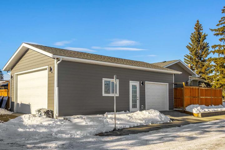 Property Photo: 119 Silvercreek Close NW AB T3B 4G2