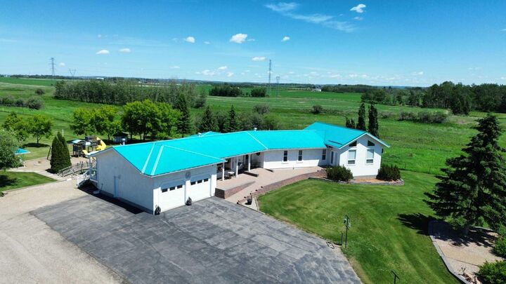 Property Photo: 27556 Township Road 372 AB T4G 0M5