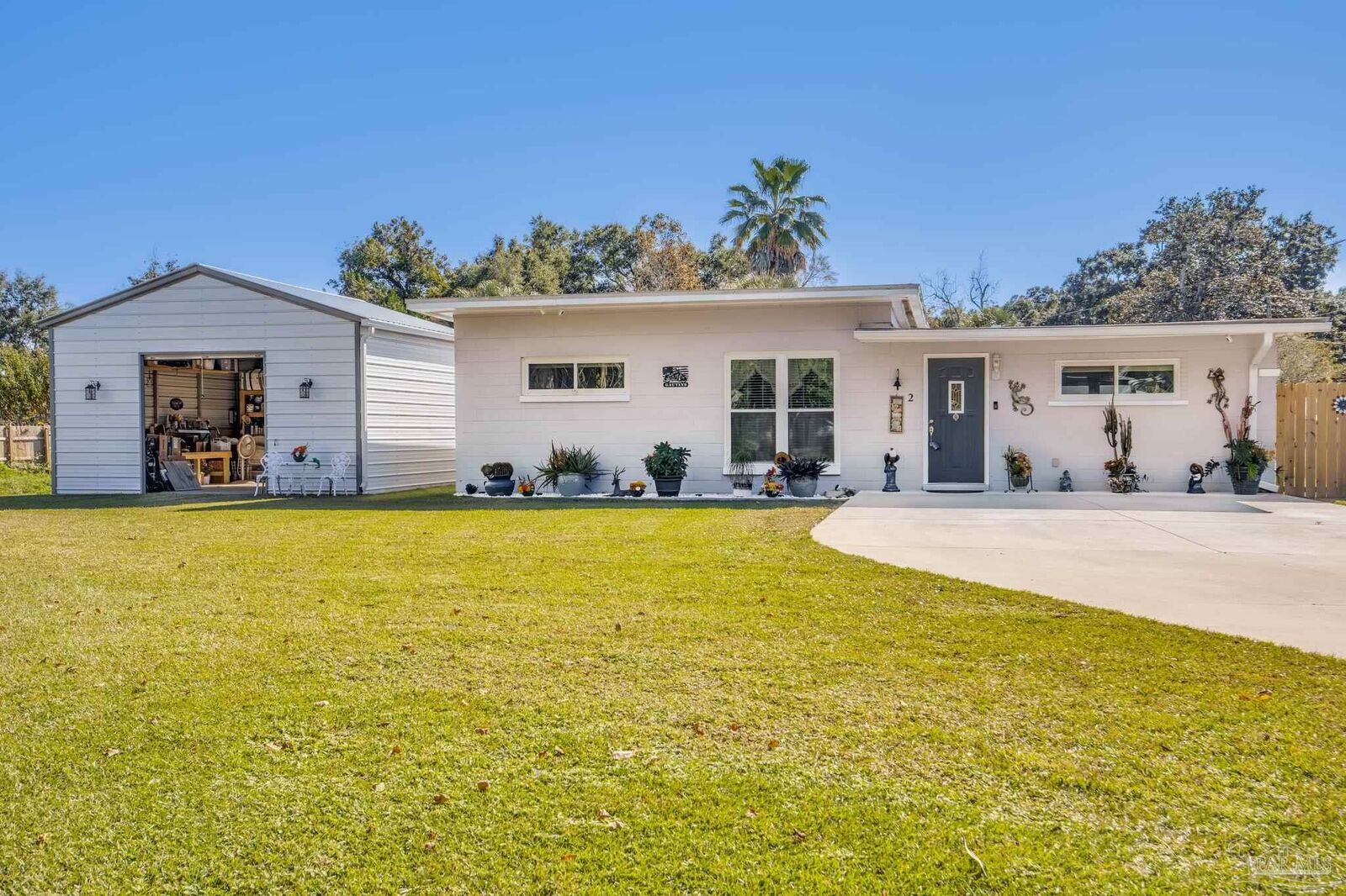 Property Photo: 2 Adkinson Dr FL 32506