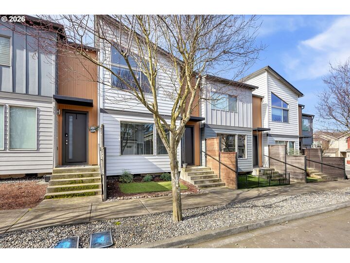 Property Photo: 179 N 44th Pl WA 98642