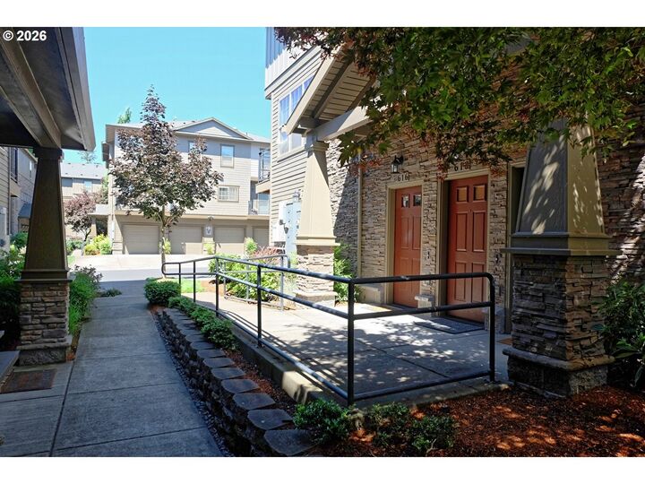 Property Photo:  618 NE Garswood Ln  OR 97006 