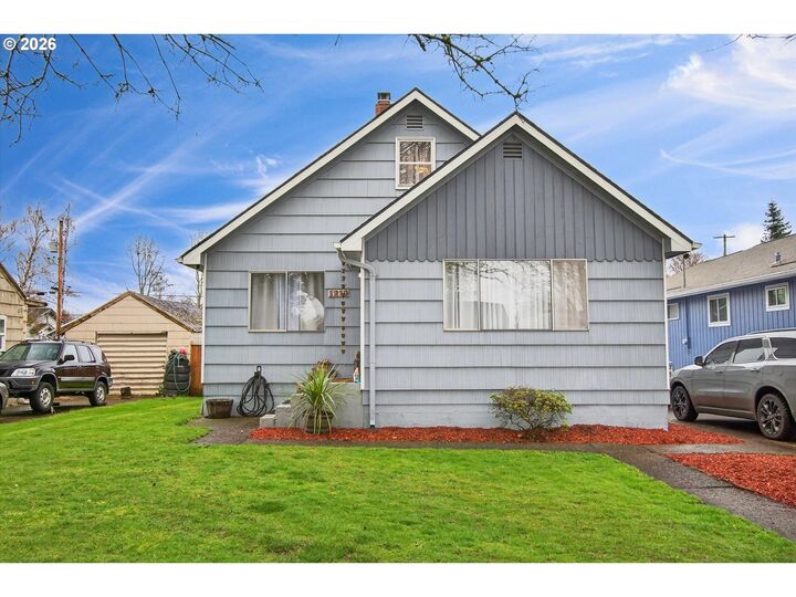 Property Photo: 1210 8th Ave WA 98632