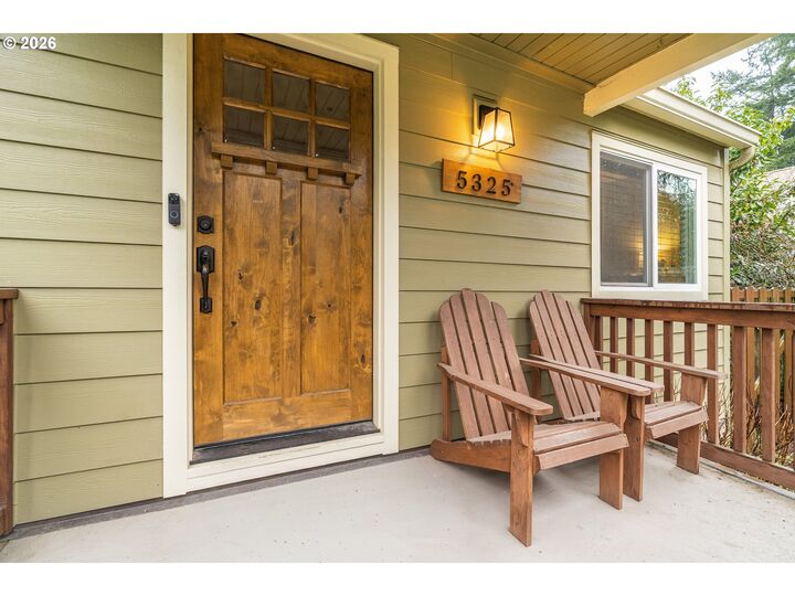 Property Photo:  5325 SW Arnold St  OR 97219 