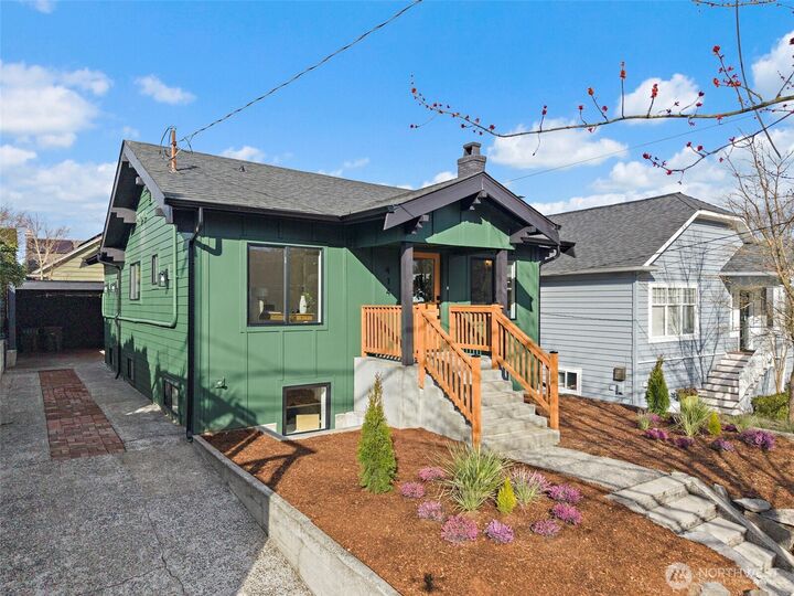 Property Photo:  414 W Smith Street  WA 98119 