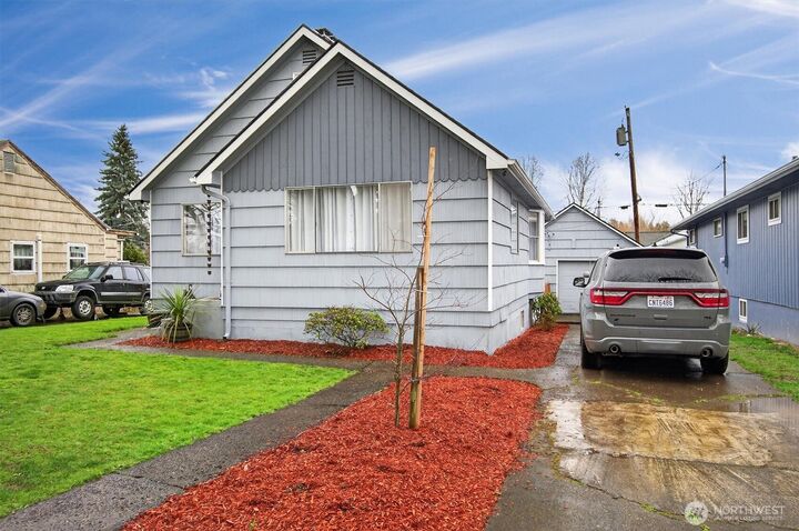 Property Photo: 1210 8th Avenue WA 98632