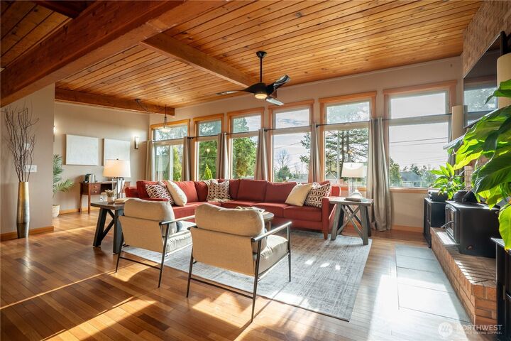 Property Photo:  634  Allan Street  WA 98230 