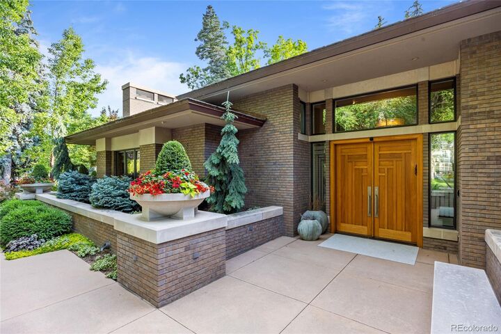 Property Photo: 825 S Adams Street CO 80209