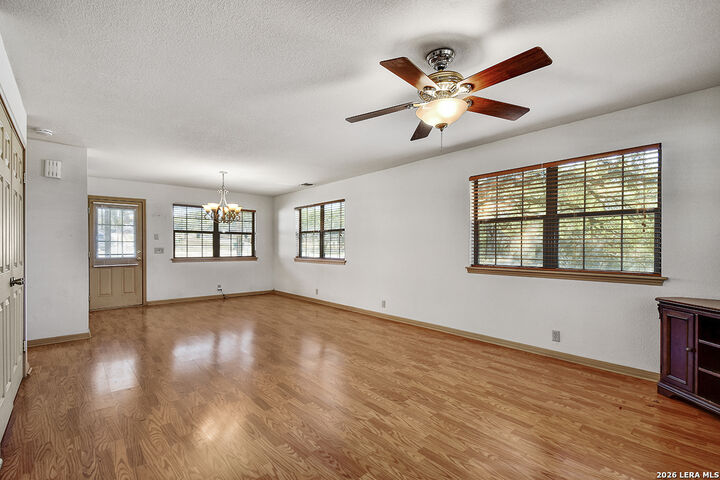 Property Photo: 1009 Tanglewood TX 78070