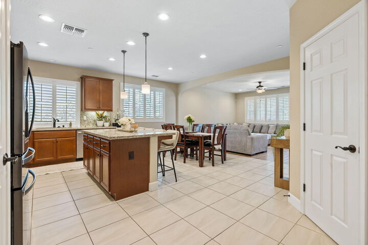 Property Photo:  2790 Harbor Island Avenue  CA 93274 