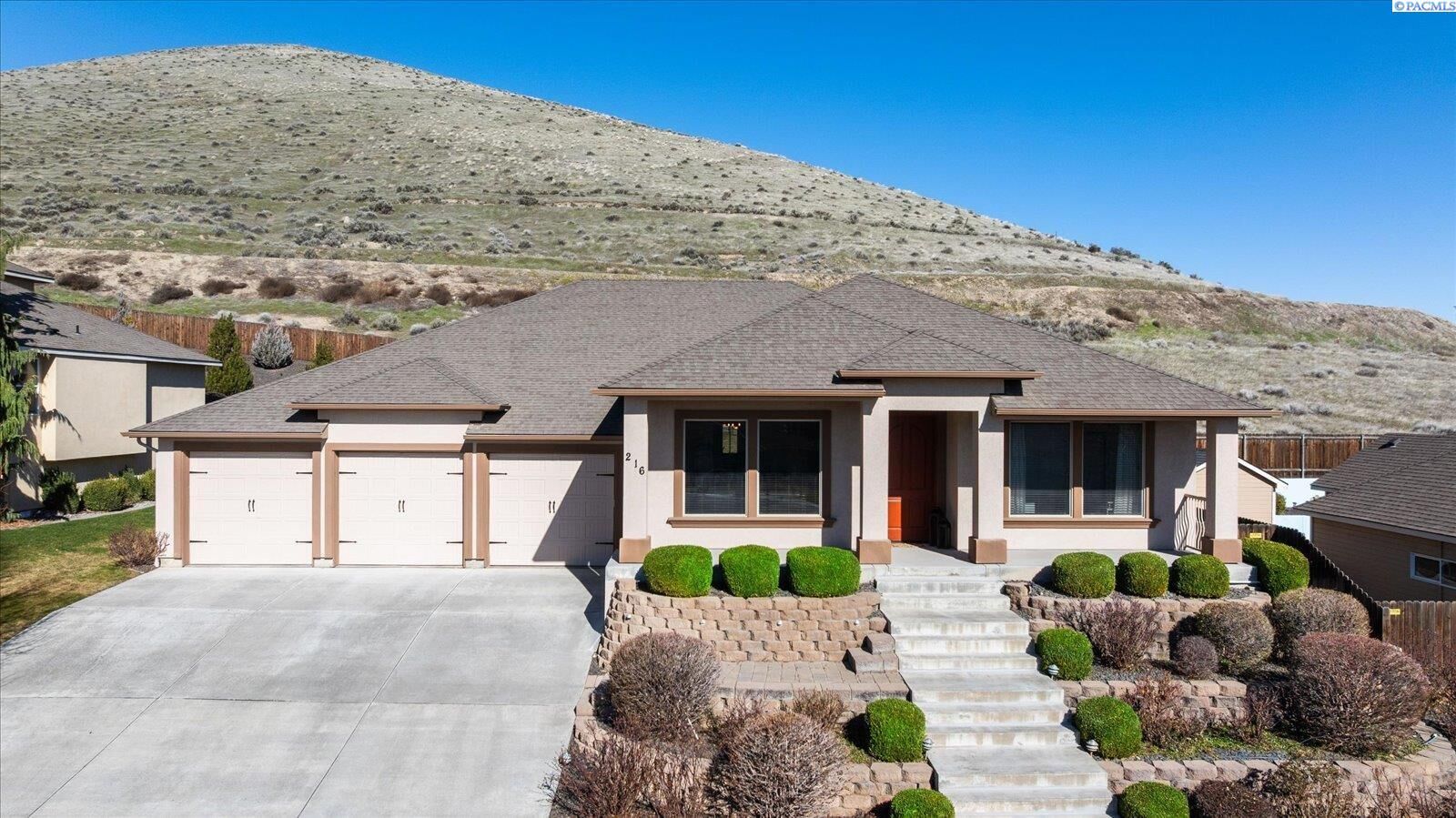 Property Photo: 216 Bear Dr. WA 99352