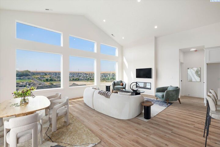 Property Photo: 6641 W 24th Ave 13 WA 99338