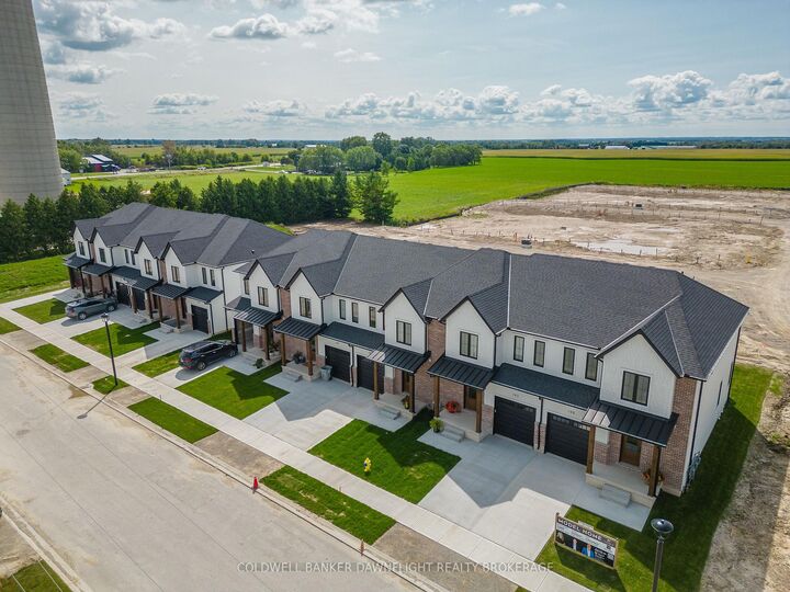 Property Photo: 147 Scotts Drive 17 ON N0M 2J0