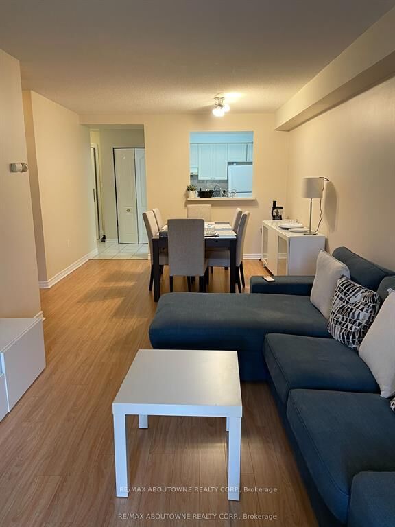 Property Photo: 88 Grandview Way 302 ON M2N 6V6