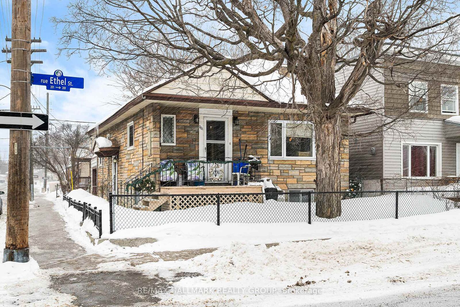 Property Photo:  201 Ethel Street  ON K1L 5X1 