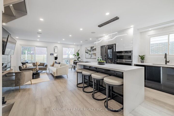 Property Photo: 42 Coventry Court ON L4C 8B8