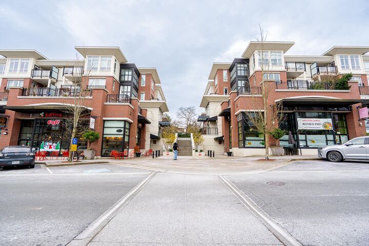 2950 King George Boulevard 303 — photo 1