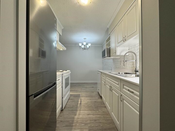 Property Photo:  11806 88 Avenue 124  BC V4C 3C5 