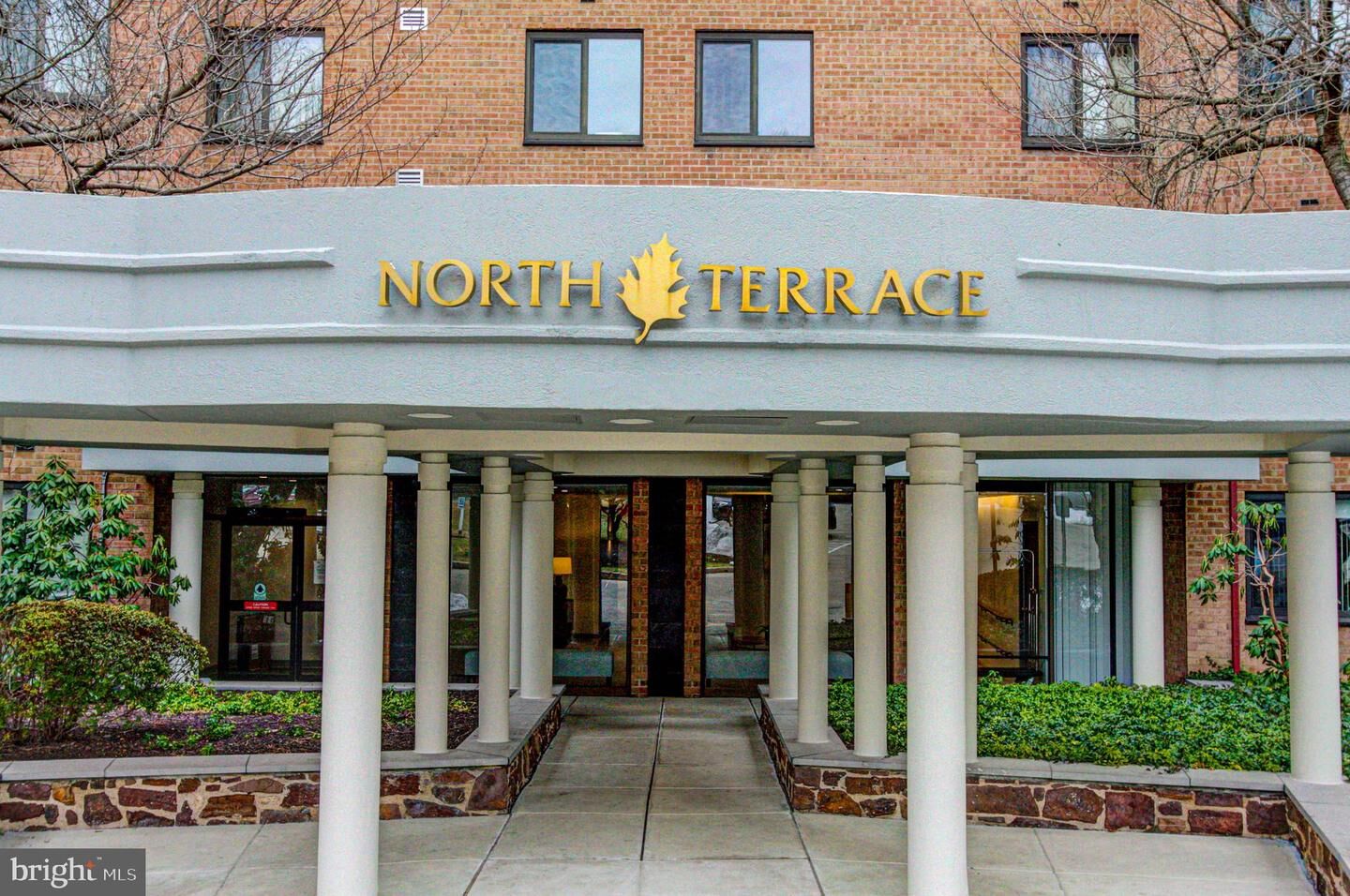 Property Photo: 1655 Oakwood Drive Condo 403 PA 19072