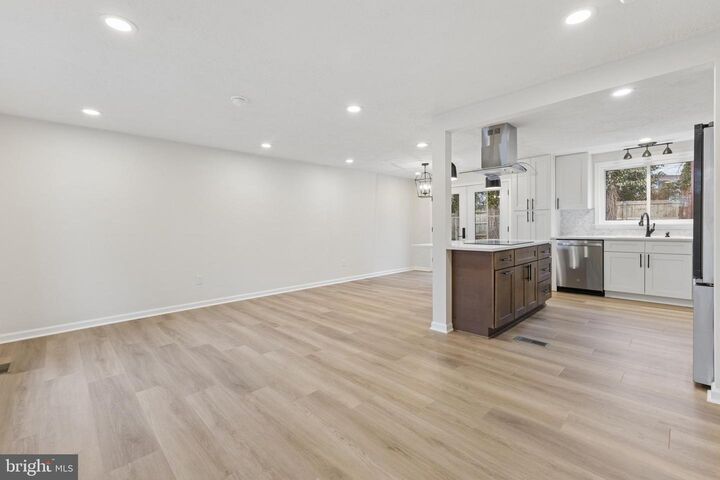 Property Photo:  15915 Fairway Drive  VA 22025 