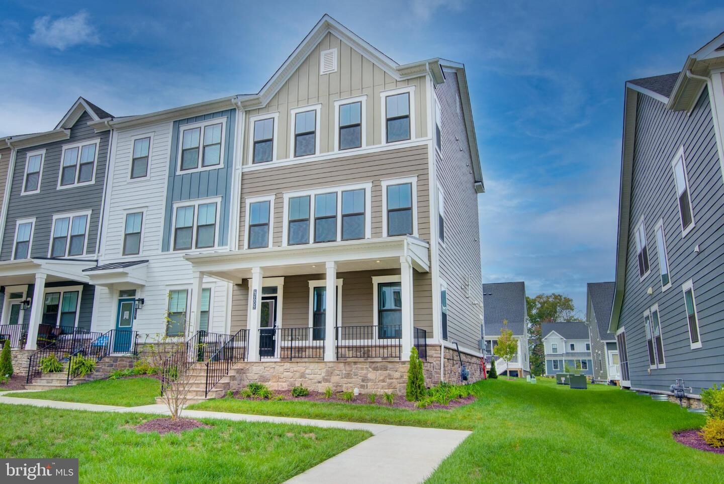 Property Photo:  42609 Houdini Rest Ter  VA 20176 