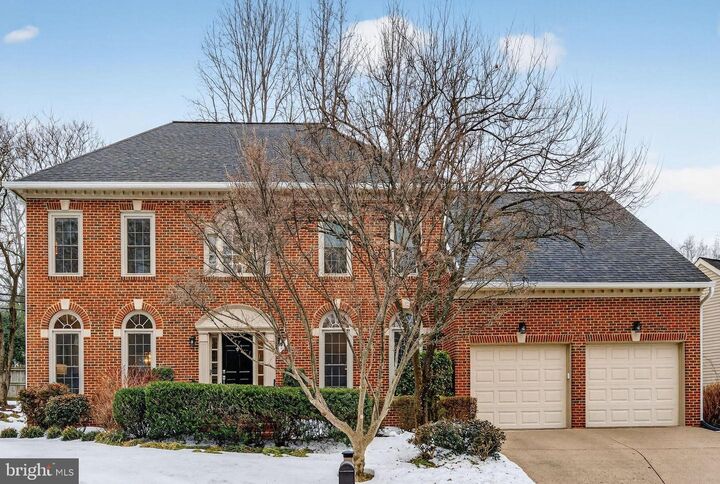 Property Photo: 518 Brentwood Court VA 22180