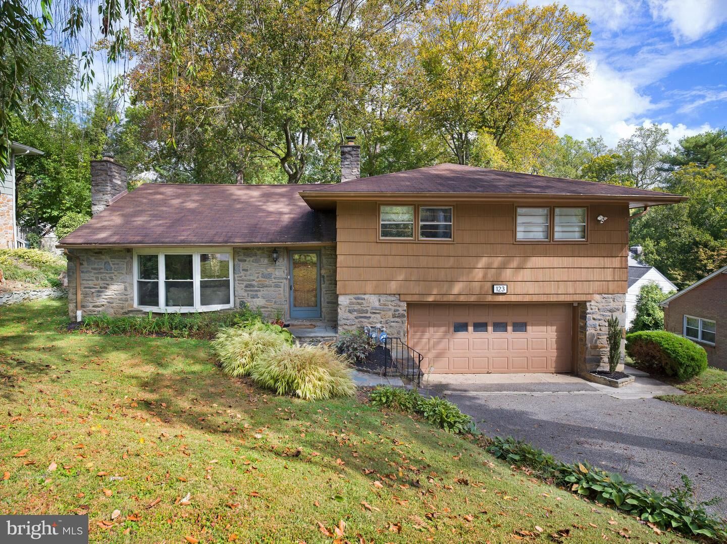 Property Photo:  123 Old Forest Road  PA 19096 