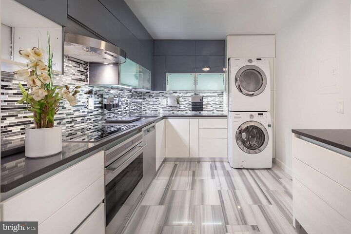 Property Photo: 5902 Mount Eagle Drive 809 VA 22303