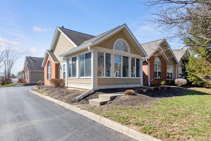 Property Photo:  93 Green Lane  OH 43147 