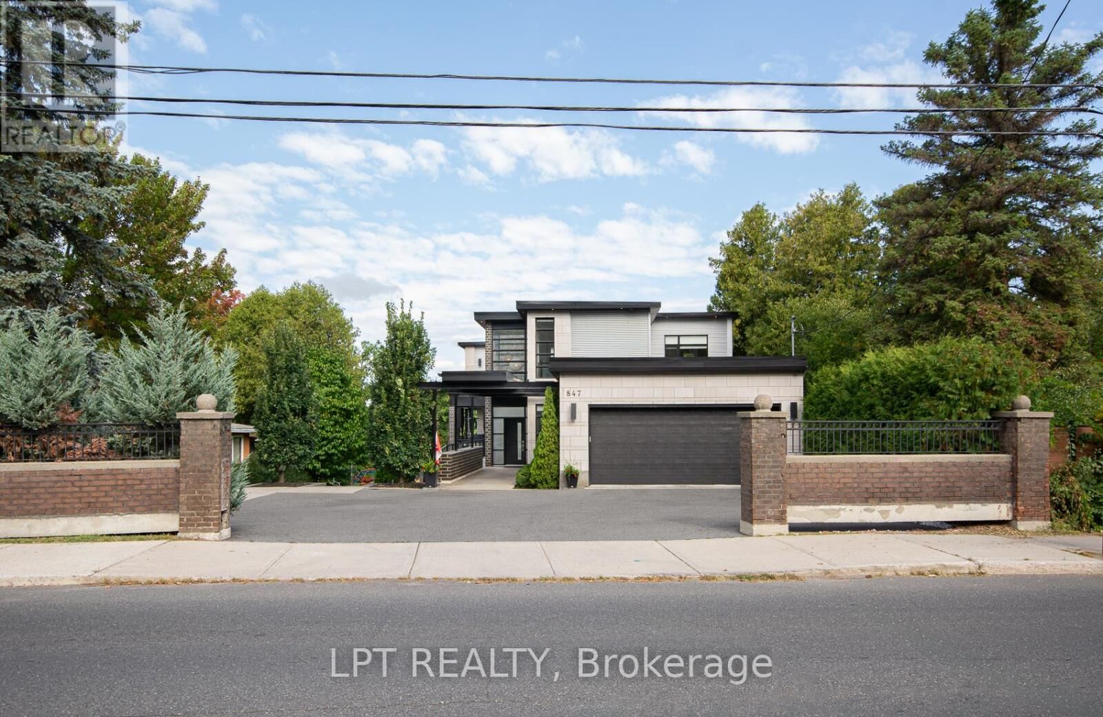 Photo de la propriété:  847 Walkley Road  ON K1V 6R6 