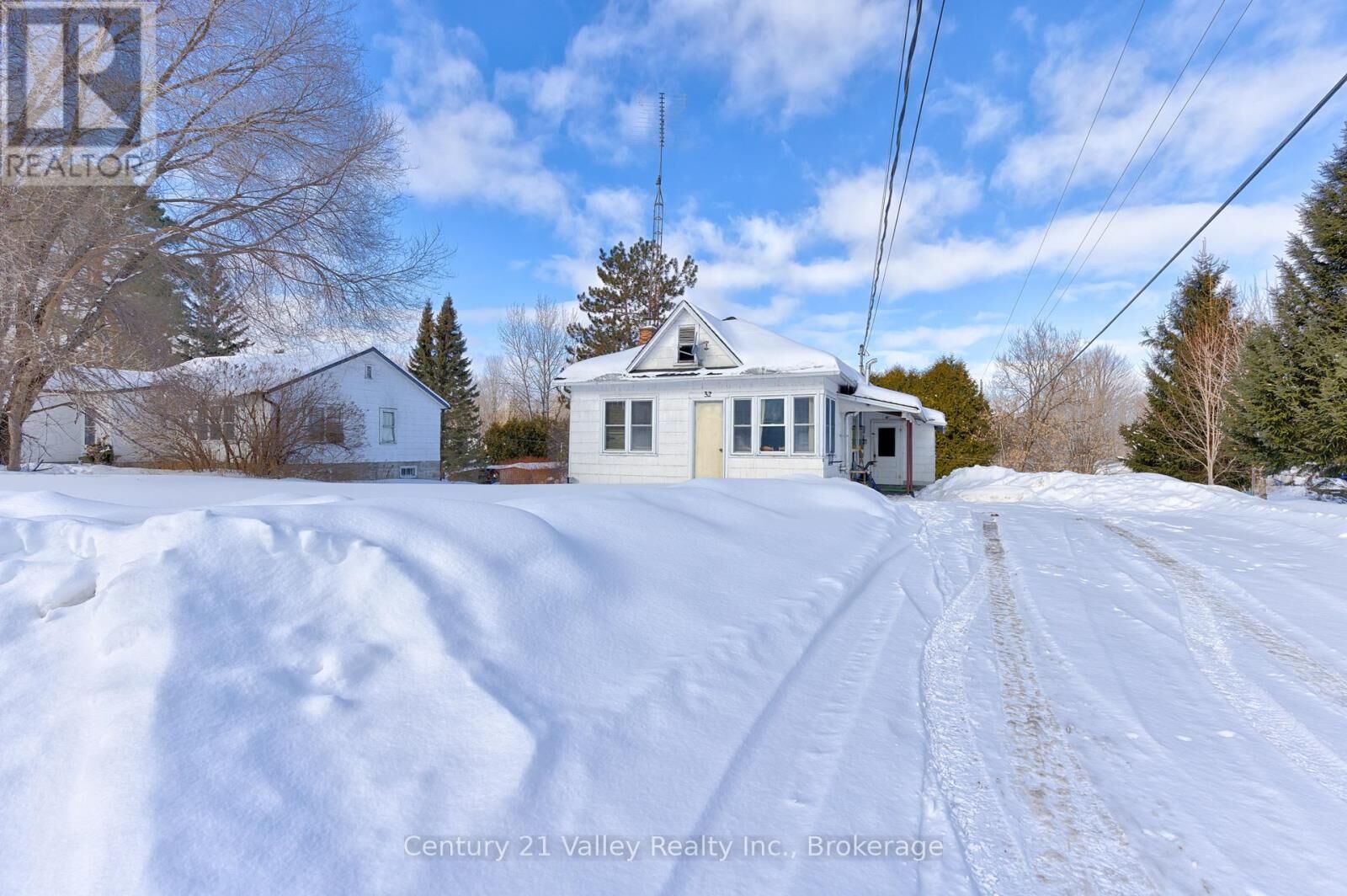 Property Photo:  32 Ryan Street  ON K0J 2A0 